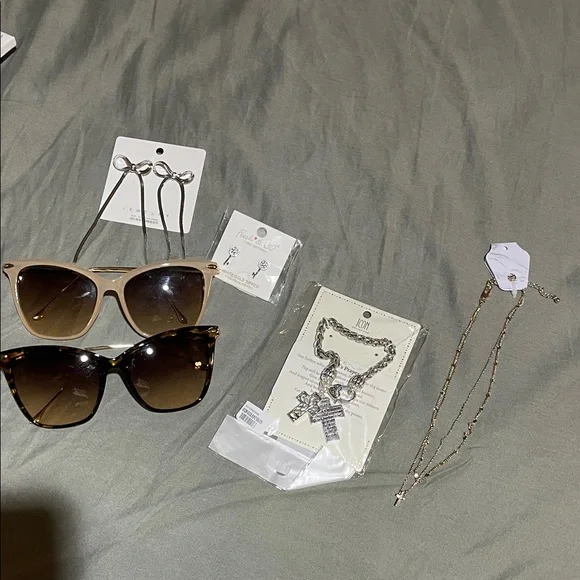 Accessory Bundle - Picture 1 of 5